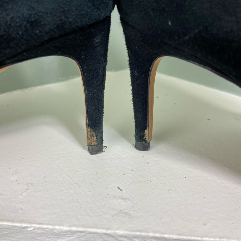 3/$9 Vince Camuto Allost Black Suede Leather Ankle Mid-Heel Booties Boots Pointy - Picture 8 of 16